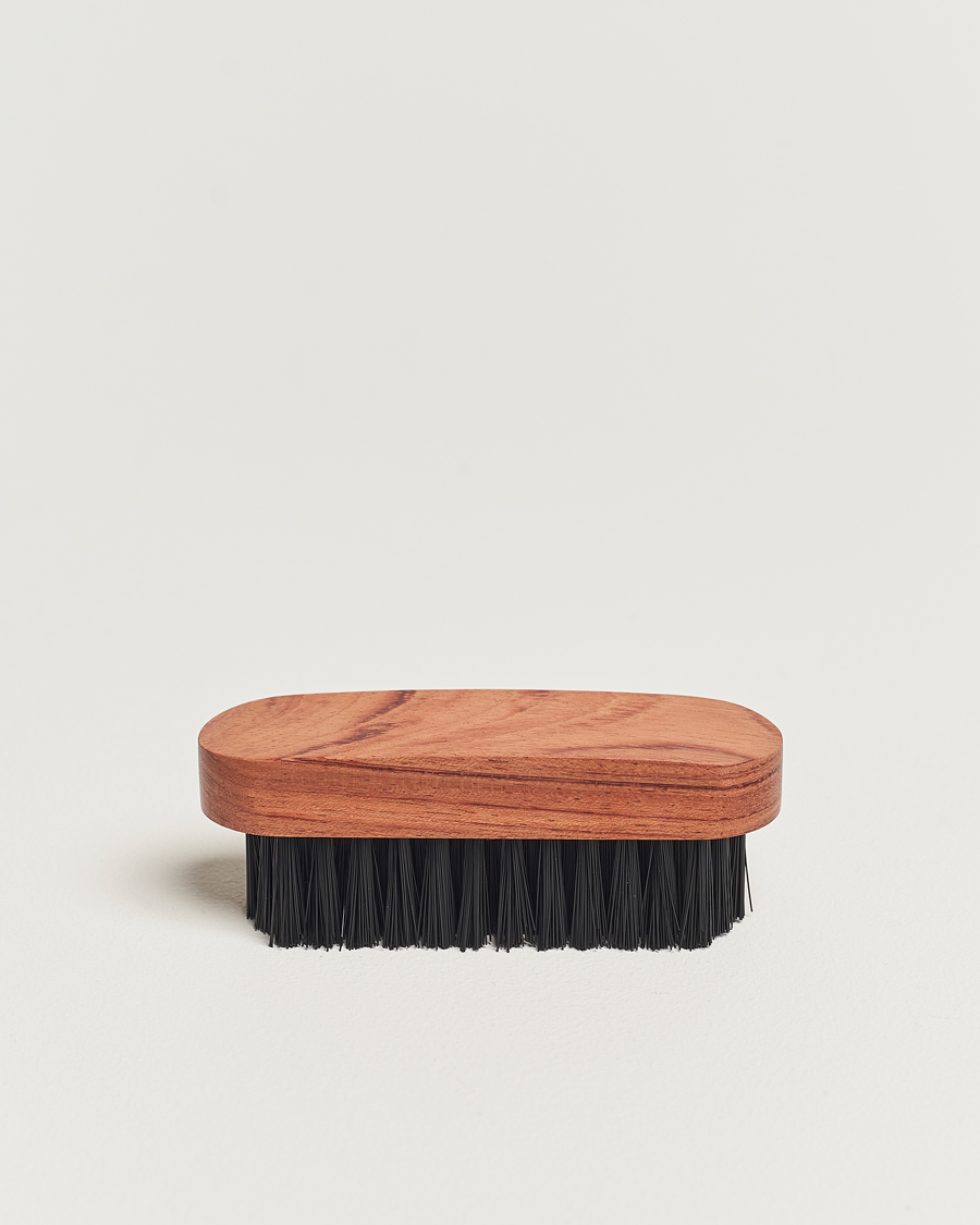 Mies | Vaatehuolto | Saphir Medaille d'Or | Suede Brush Brass Black