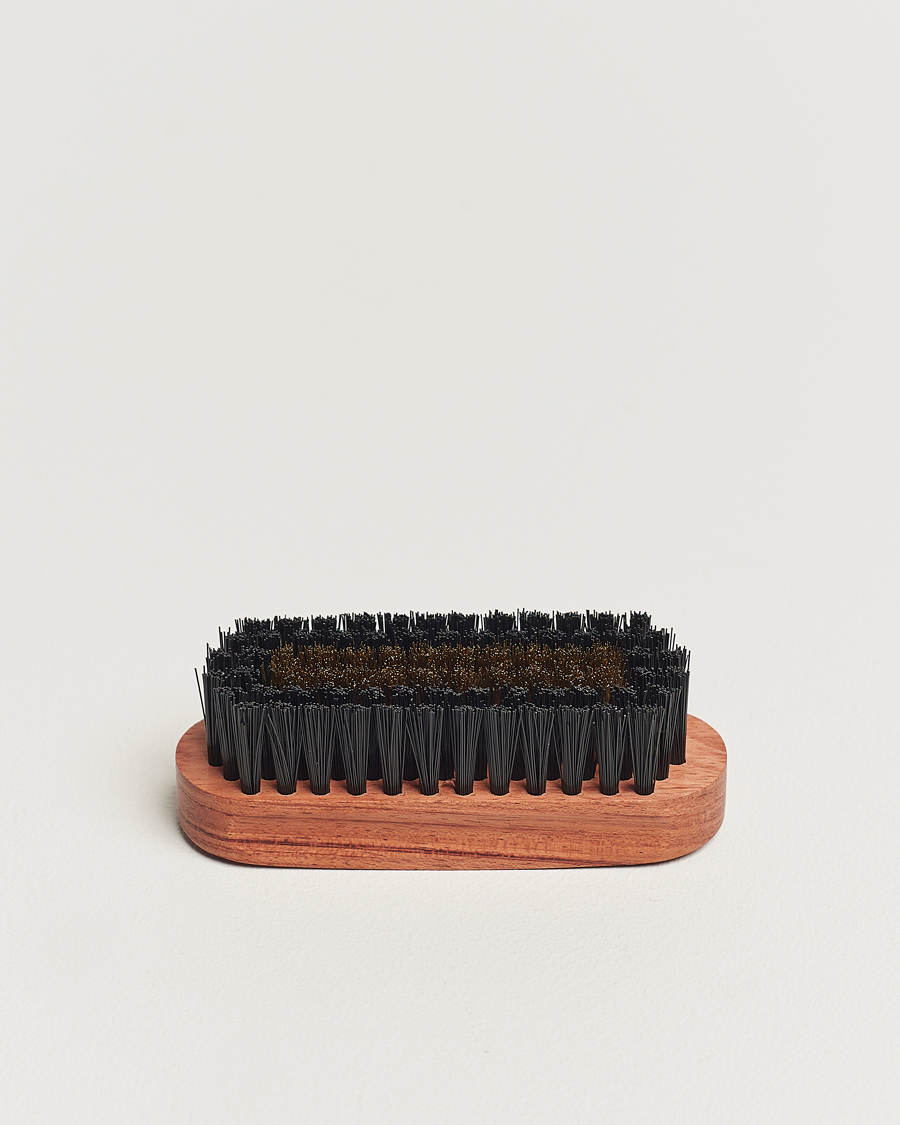 Mies | Lifestyle | Saphir Medaille d'Or | Suede Brush Brass Black