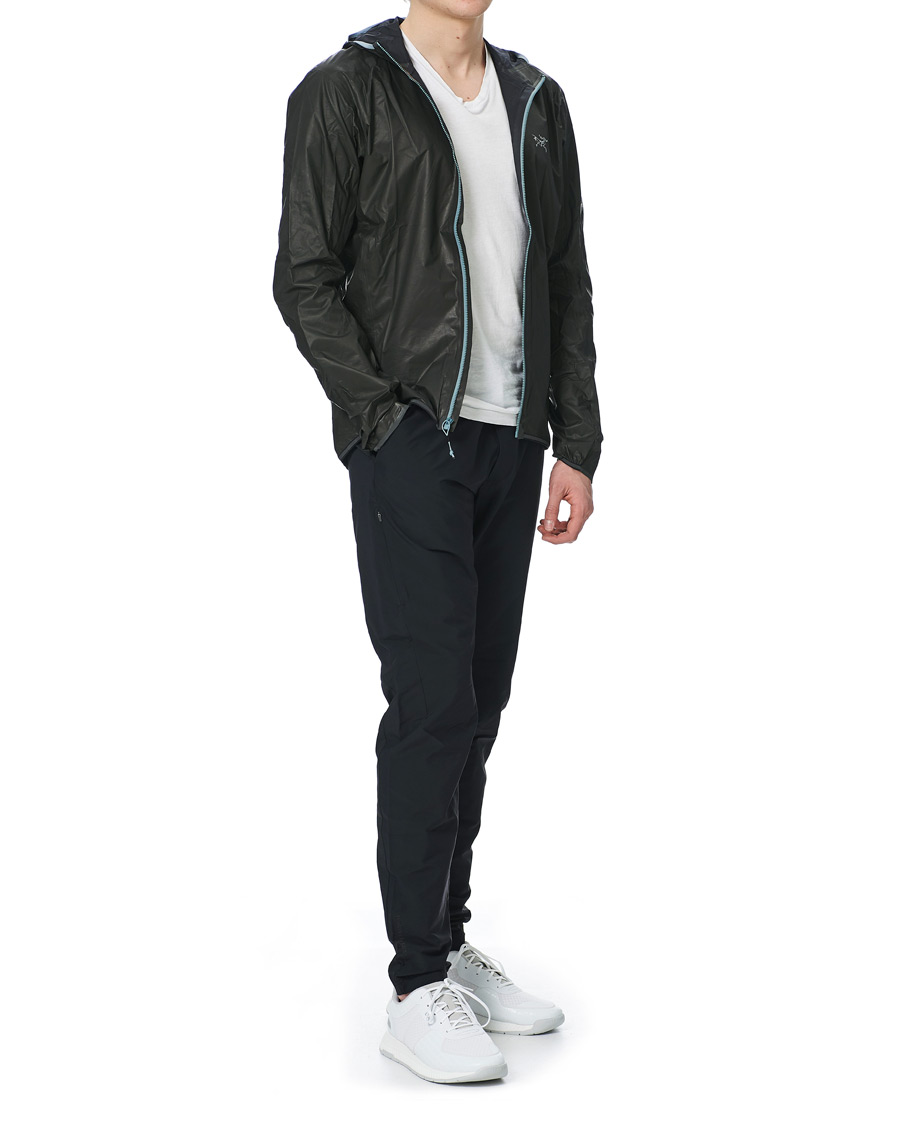 Mies | Takit | Arc'teryx | Norvan SL Lightweight GORE-TEX Hood Black