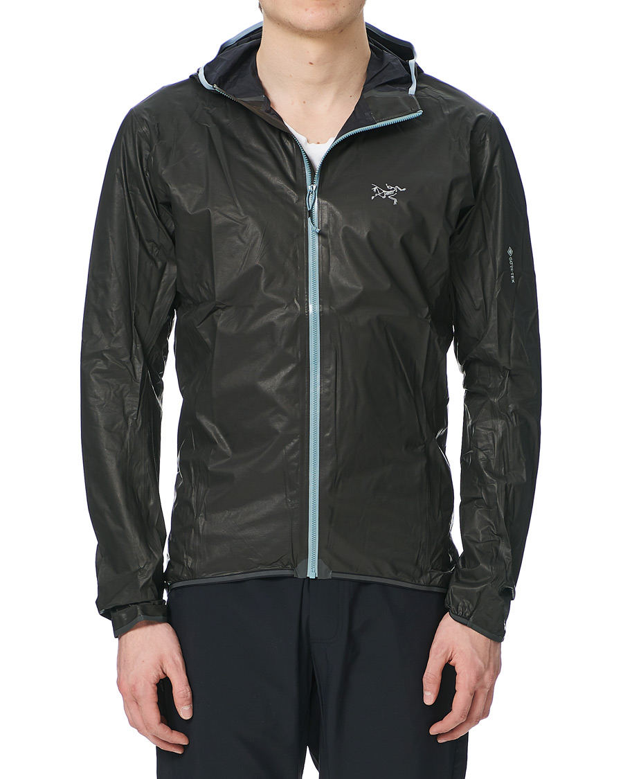 Mies | Takit | Arc'teryx | Norvan SL Lightweight GORE-TEX Hood Black