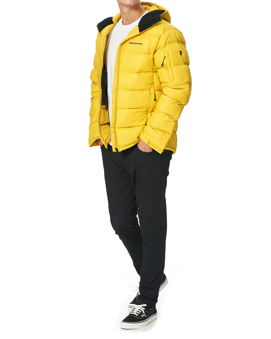 Mies | Takit | Peak Performance | Frost Down Hooded Jacket Trek Yellow