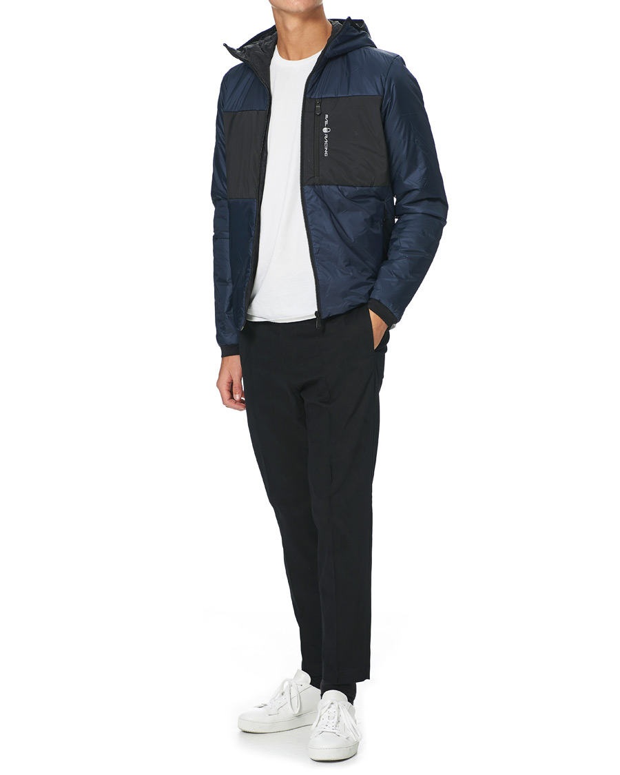 Mies | Takit | Sail Racing | Glacier Primaloft Hood Jacket Dark Navy