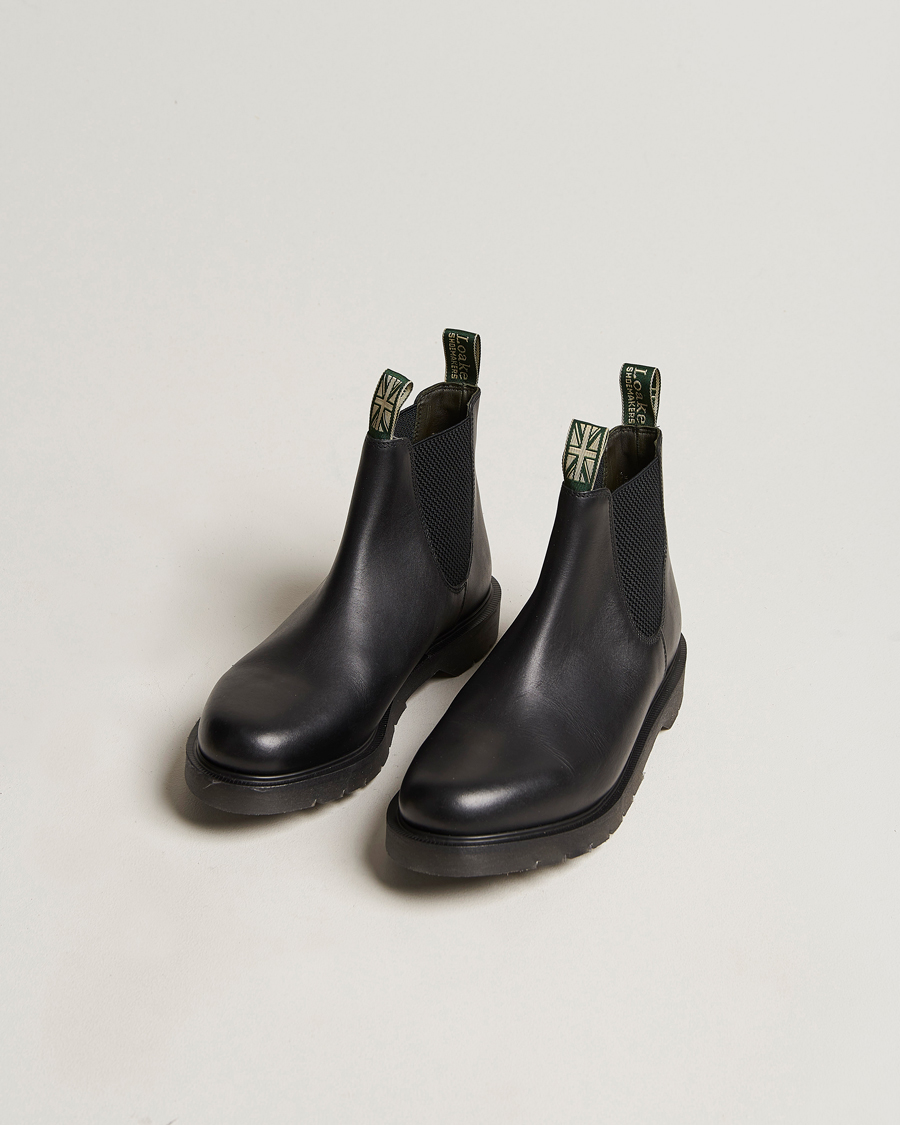 Mies | Käsintehdyt kengät | Loake Shoemakers | Loake 1880 Mccauley Heat Sealed Chelsea Black Leather