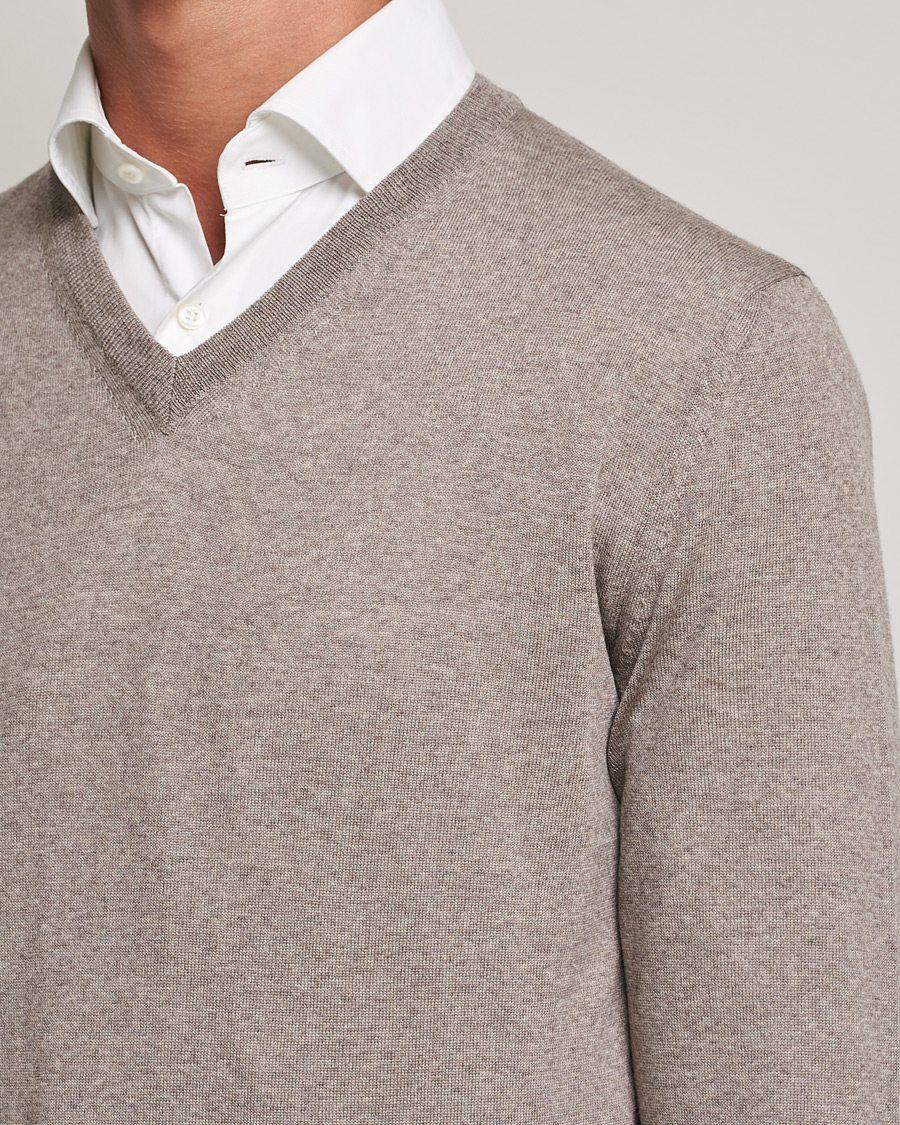 Mies | Puserot | Canali | Merino Wool V-Neck Taupe