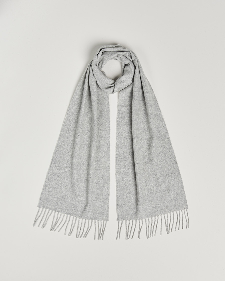 Mies | Johnstons of Elgin Cashmere Scarf Silver Grey | Johnstons of Elgin | Cashmere Scarf Silver Grey