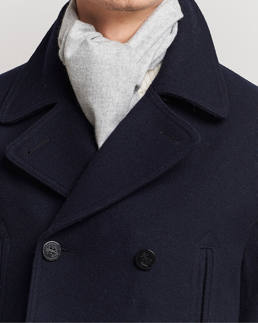 Mies | Johnstons of Elgin Cashmere Scarf Silver Grey | Johnstons of Elgin | Cashmere Scarf Silver Grey