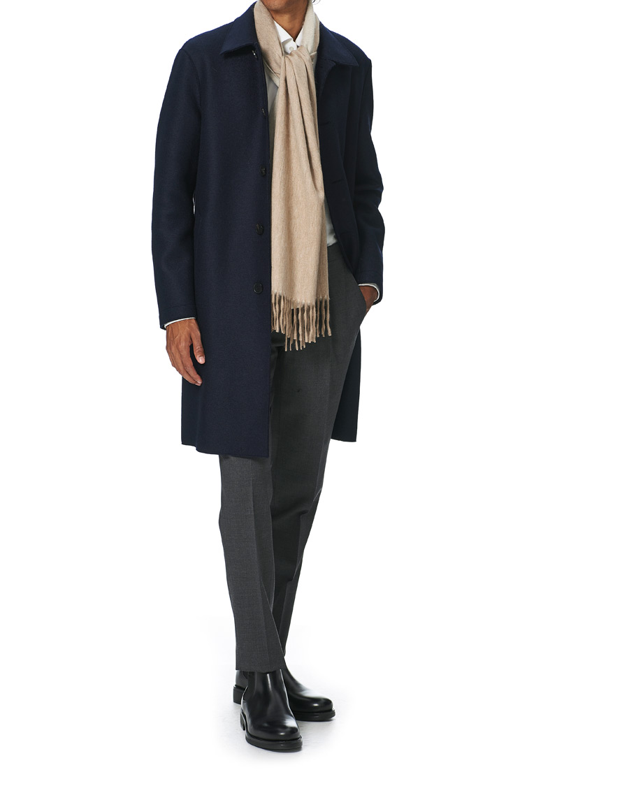 Mies | Begg & Co Arran Reversible Cashmere Scarf Stone/White | Begg & Co | Arran Reversible Cashmere Scarf Stone/White