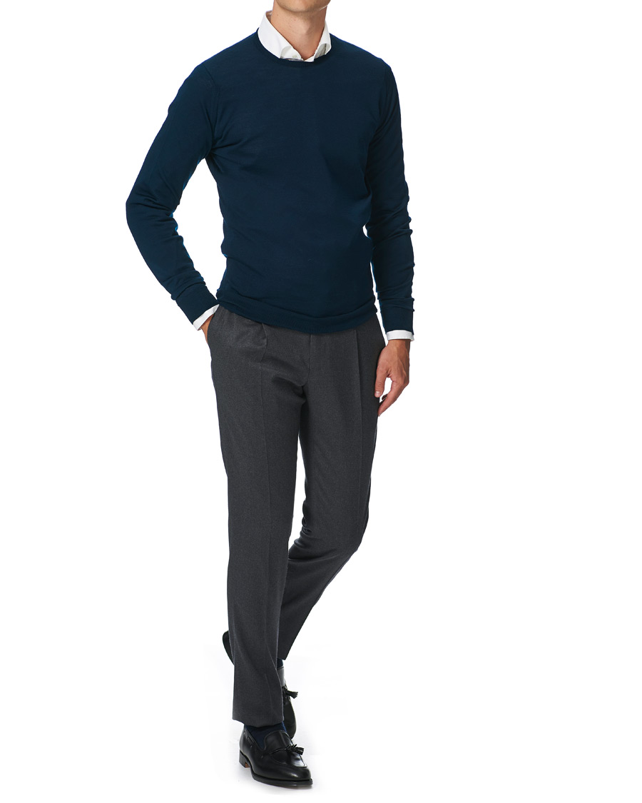 Mies | Best of British | John Smedley | Lundy Extra Fine Merino Crew Neck Orion Green
