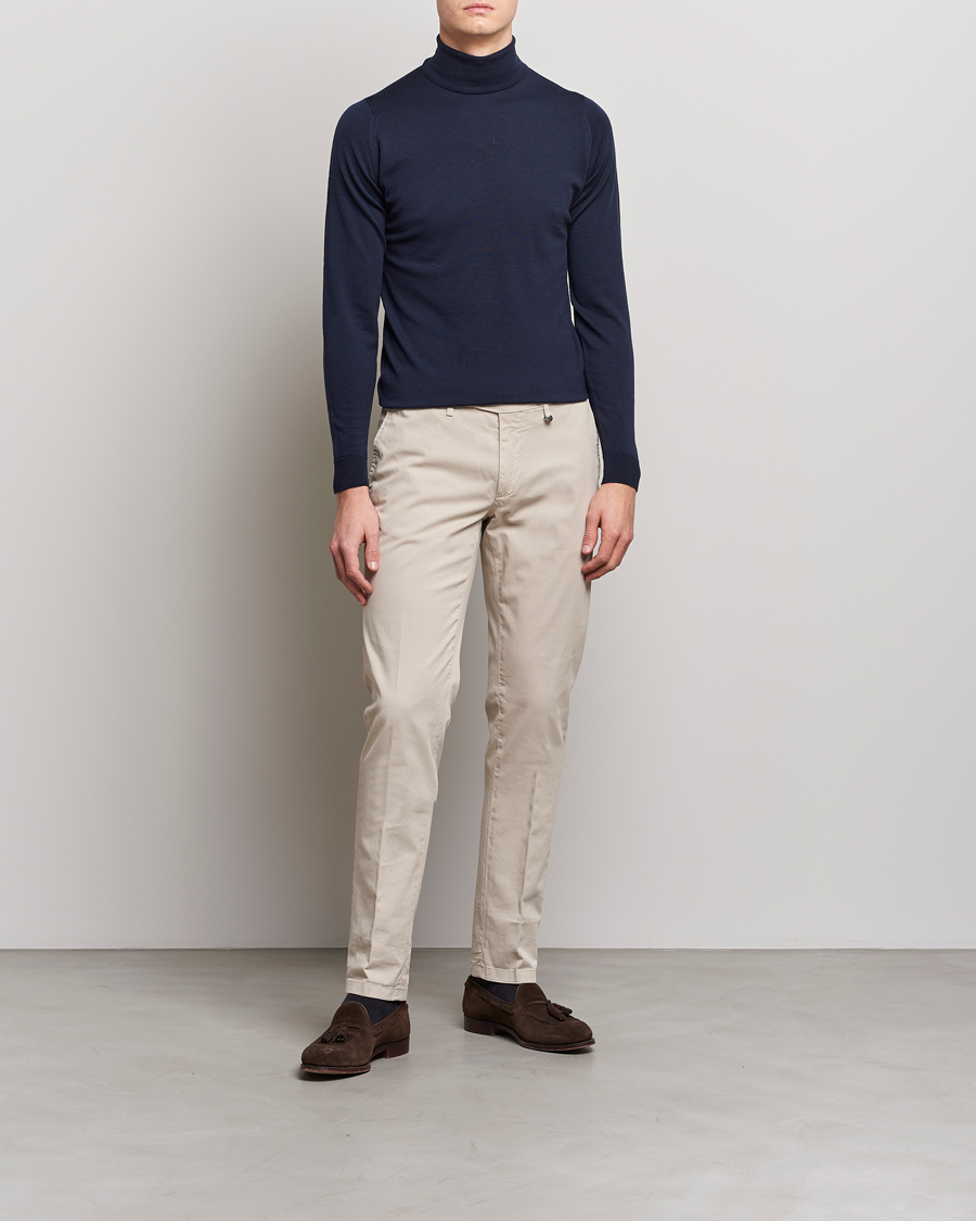 Mies | Puserot | John Smedley | Cherwell Extra Fine Merino Rollneck Midnight