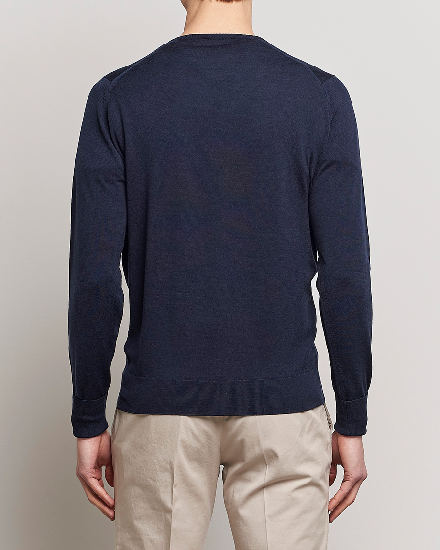 Mies | Puserot | John Smedley | Bobby Extra Fine Merino V-Neck Pullover Midnight