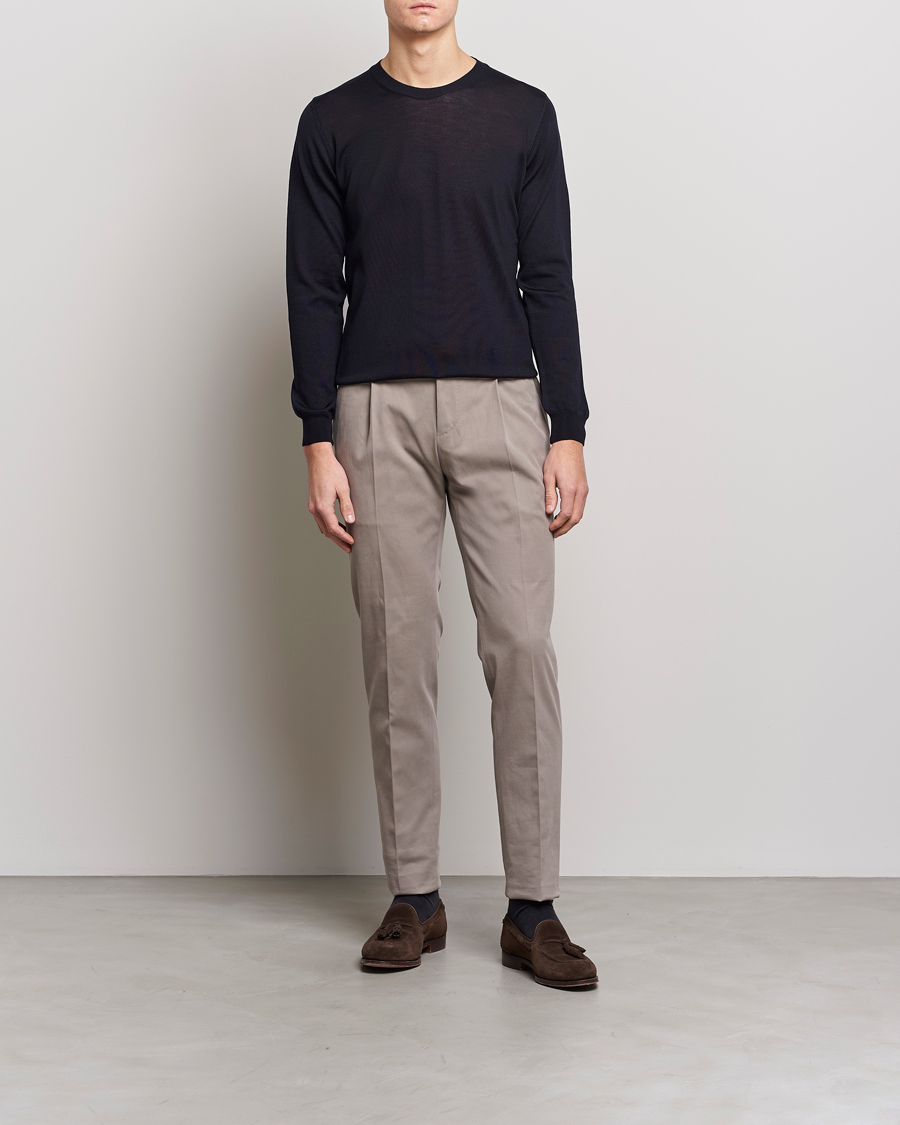 Mies | Puserot | Oscar Jacobson | Custer Extra Fine Merino Crew Neck Navy