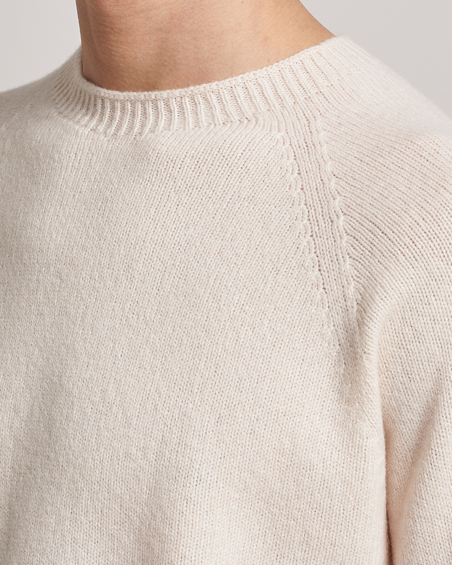 Mies | Puserot | Sunspel | Lambswool Crew Neck Ecru