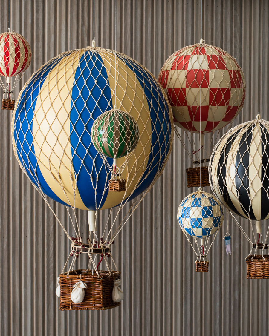 Mies | Koristeet | Authentic Models | Floating The Skies Balloon Blue