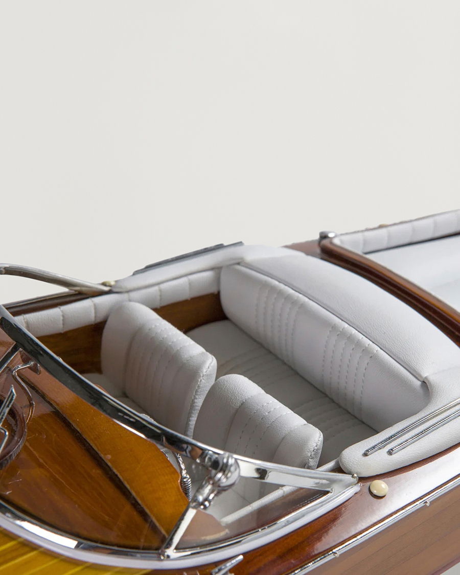 Mies | Koristeet | Authentic Models | Aquarama Wood Boat