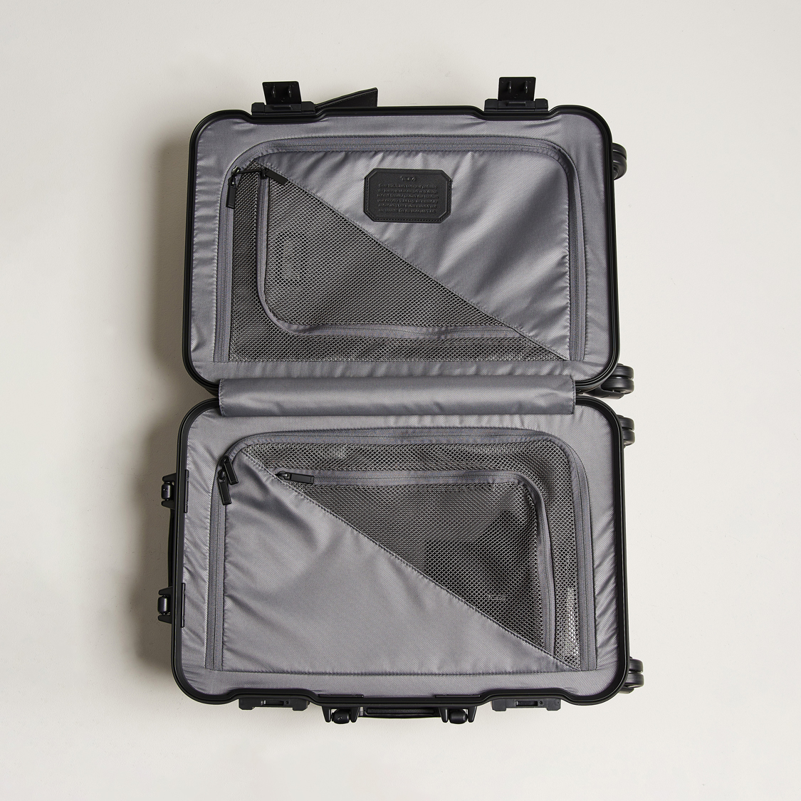 Mies | Laukut | TUMI | International Carry-on Aluminum Trolley Matte Black