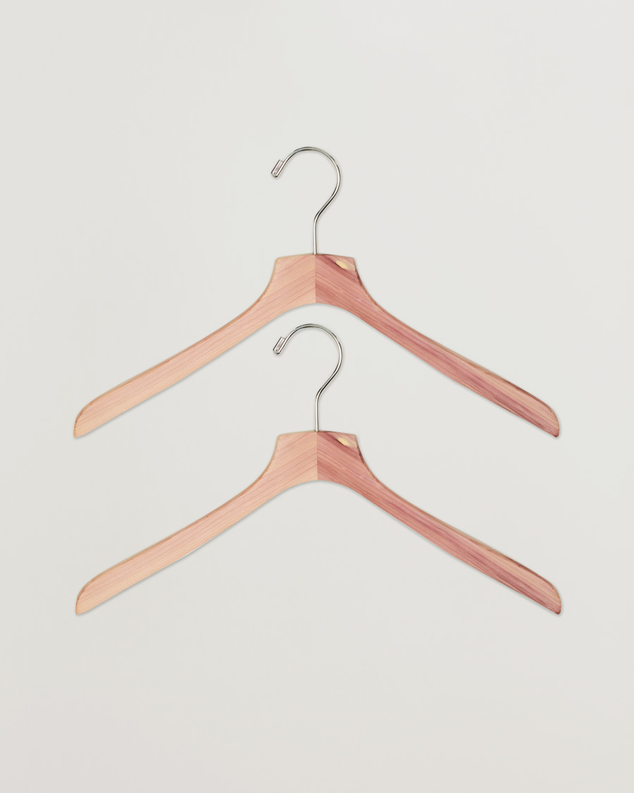 Miehet | Vaatehuolto | Care with Carl | 2-Pack Cedar Wood Shirt Hanger