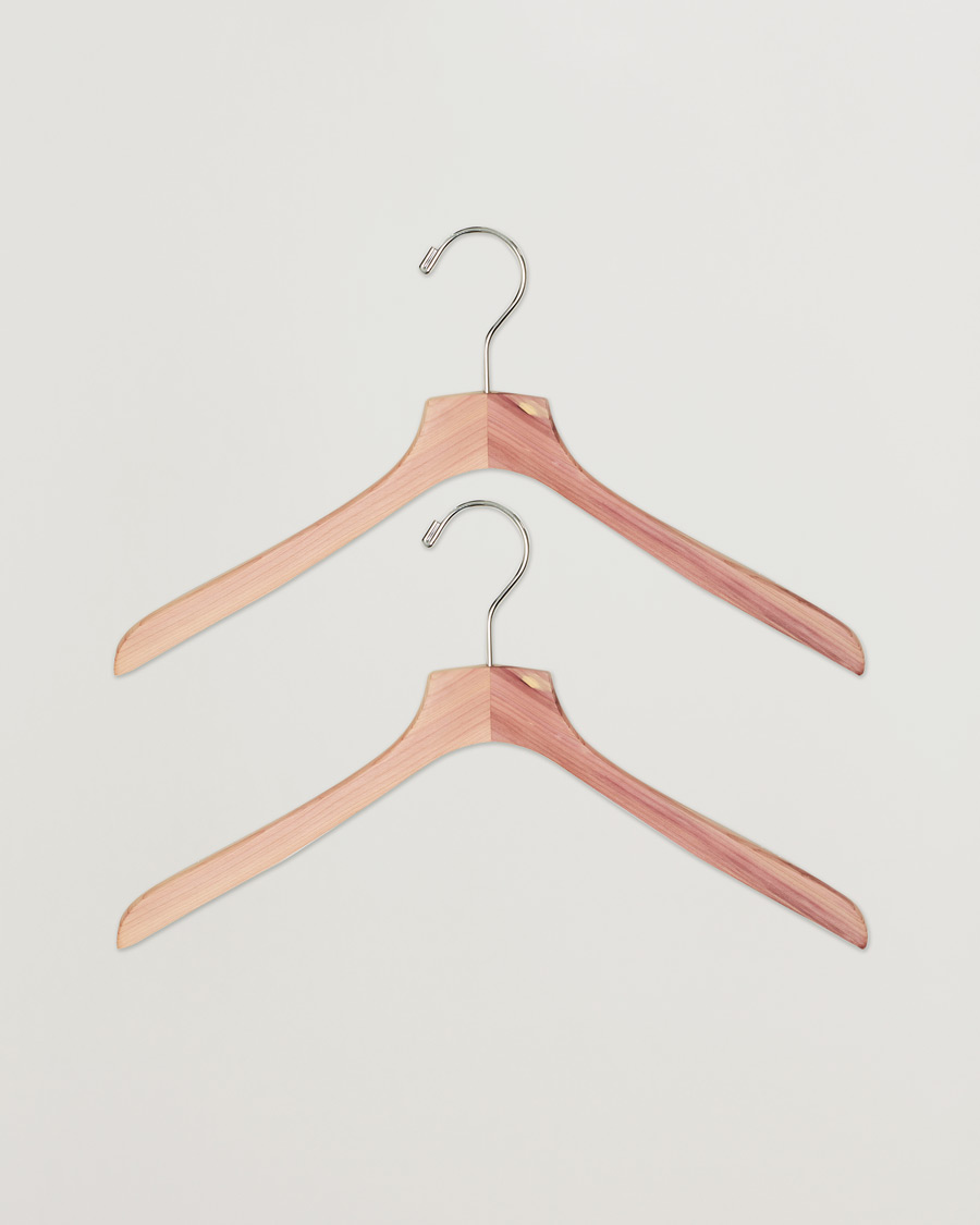 Mies | Care with Carl 2-Pack Cedar Wood Shirt Hanger | Care with Carl | 2-Pack Cedar Wood Shirt Hanger