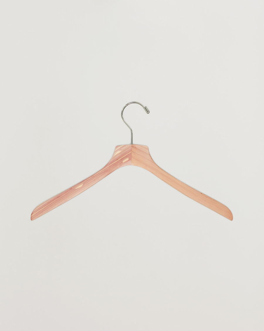 Mies | Care with Carl 2-Pack Cedar Wood Shirt Hanger | Care with Carl | 2-Pack Cedar Wood Shirt Hanger