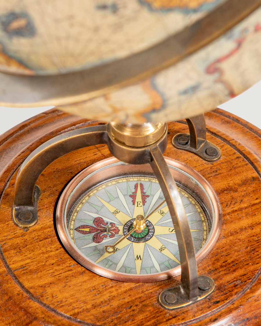 Mies | Koristeet | Authentic Models | Terrestrial Globe With Compass