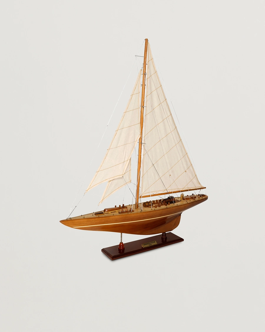 Mies | Joululahjavinkkejä | Authentic Models | Endeavour Yacht Classic Wood