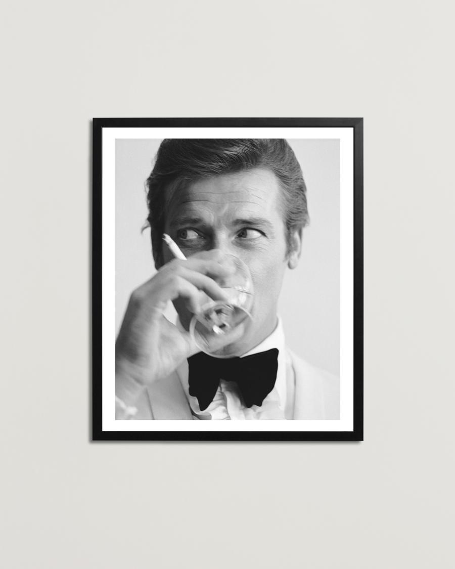 Mies | Taulut | Sonic Editions | Framed Roger Moore Shaken Not Stirred 
