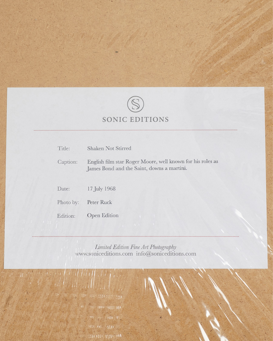 Mies | Taulut | Sonic Editions | Framed Roger Moore Shaken Not Stirred