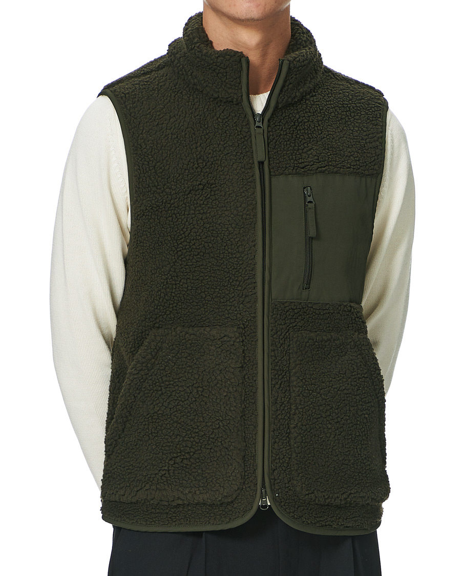 Mies | Puserot | A Day's March | Arvån Recycled Fleece Vest Olive
