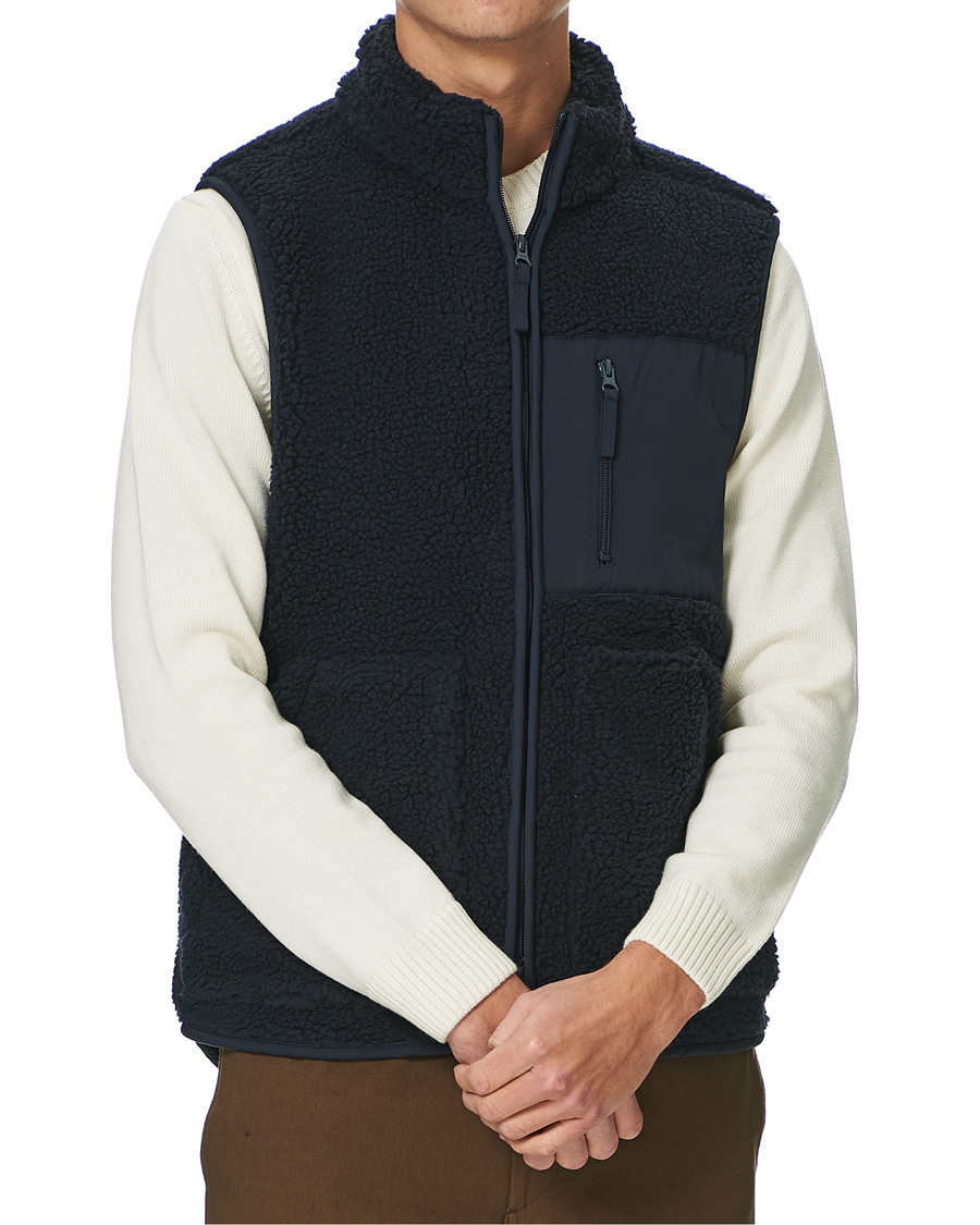 Mies | Puserot | A Day's March | Arvån Recycled Fleece Vest Navy