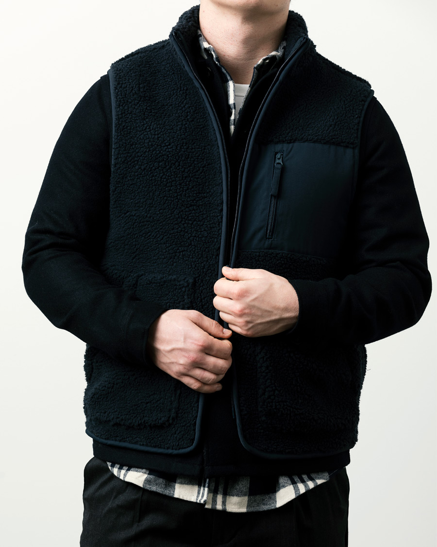 Mies | Puserot | A Day's March | Arvån Recycled Fleece Vest Navy