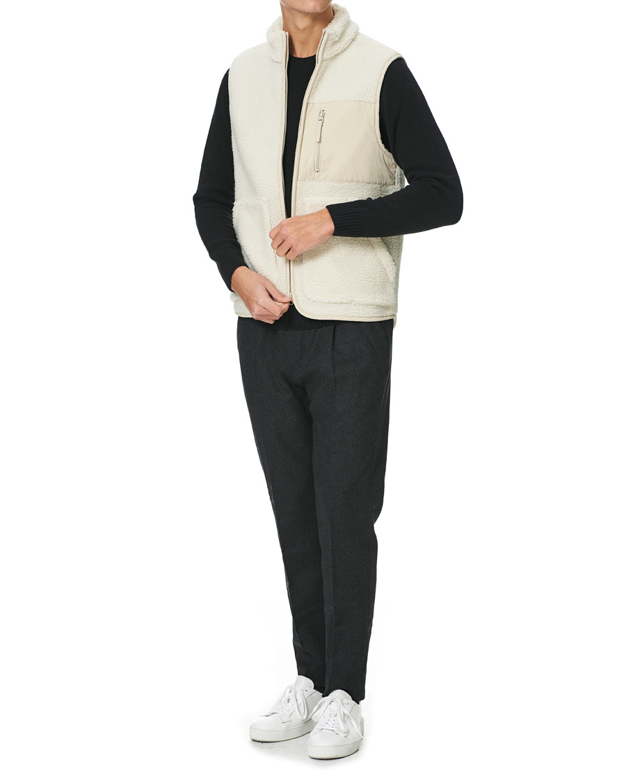 Mies | A Day's March | A Day's March | Arvån Recycled Fleece Vest Off White