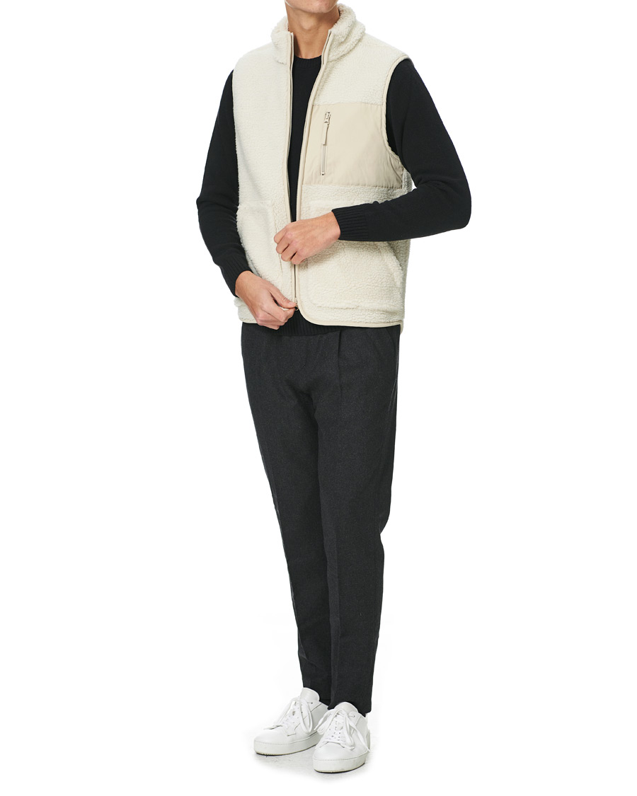 Mies | Puserot | A Day's March | Arvån Recycled Fleece Vest Off White