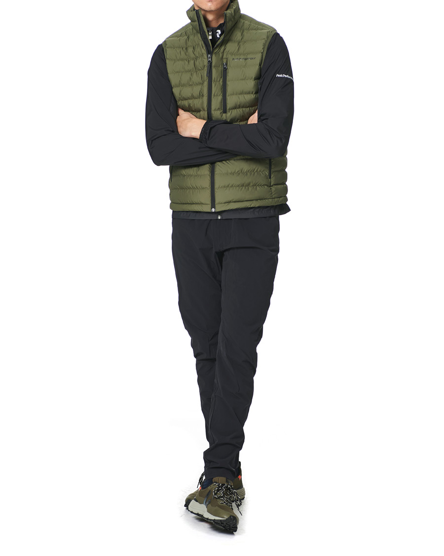 Mies | Takit | Peak Performance | Rivel Liner Detachable Vest Pine Neddle