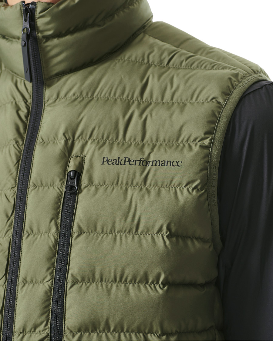 Mies | Takit | Peak Performance | Rivel Liner Detachable Vest Pine Neddle