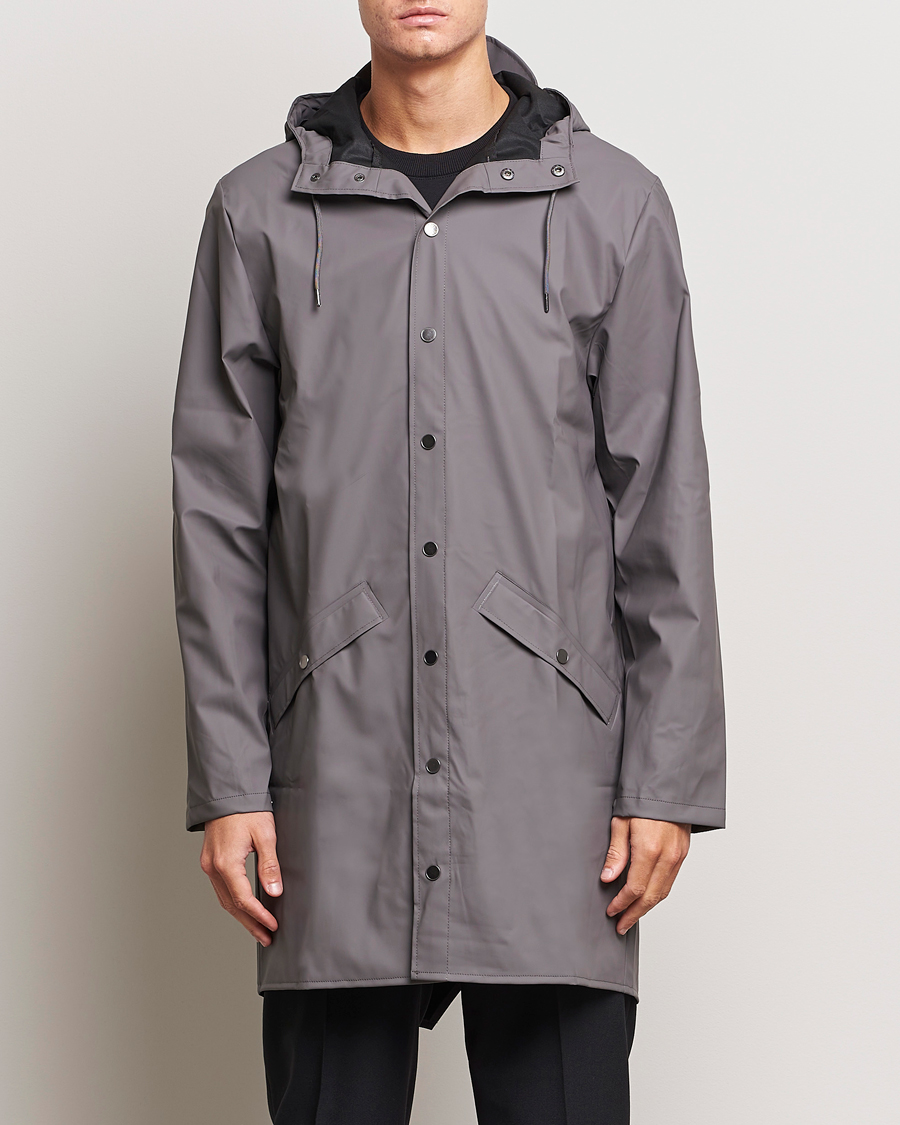 Mies | Tyylikkäänä sateella | RAINS | Long Jacket Slate Grey