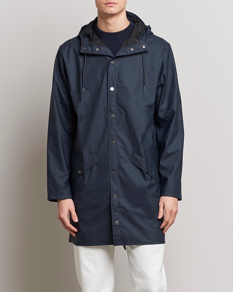 Mies | Tyylikkäänä sateella | RAINS | Long Jacket Navy