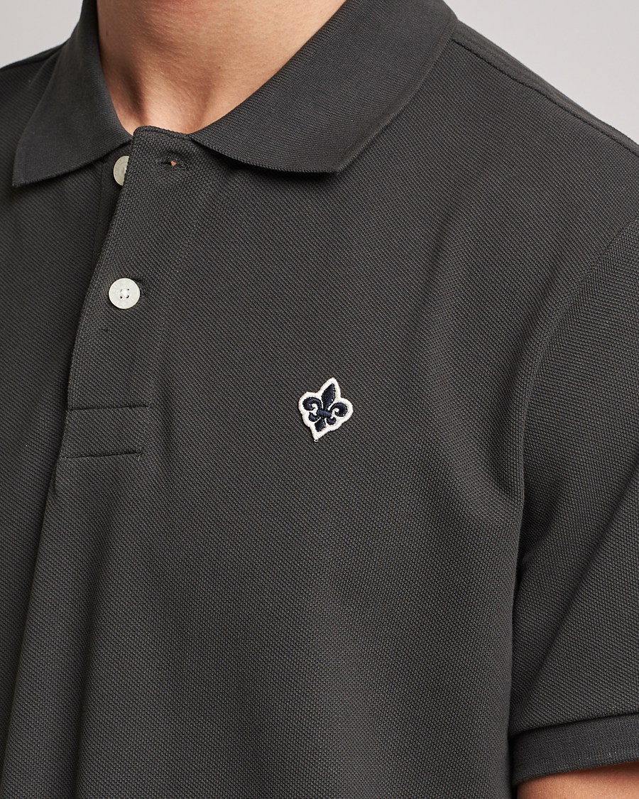 Mies | Pikeet | Morris | Darell Pique Olive