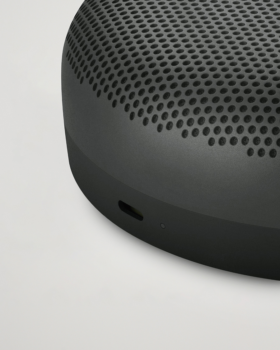 Mies | Bang & Olufsen Beosound A1 2nd Gen Waterproof Speaker Black Anthracite | Bang & Olufsen | Beosound A1 2nd Gen Waterproof Speaker Black Anthracite