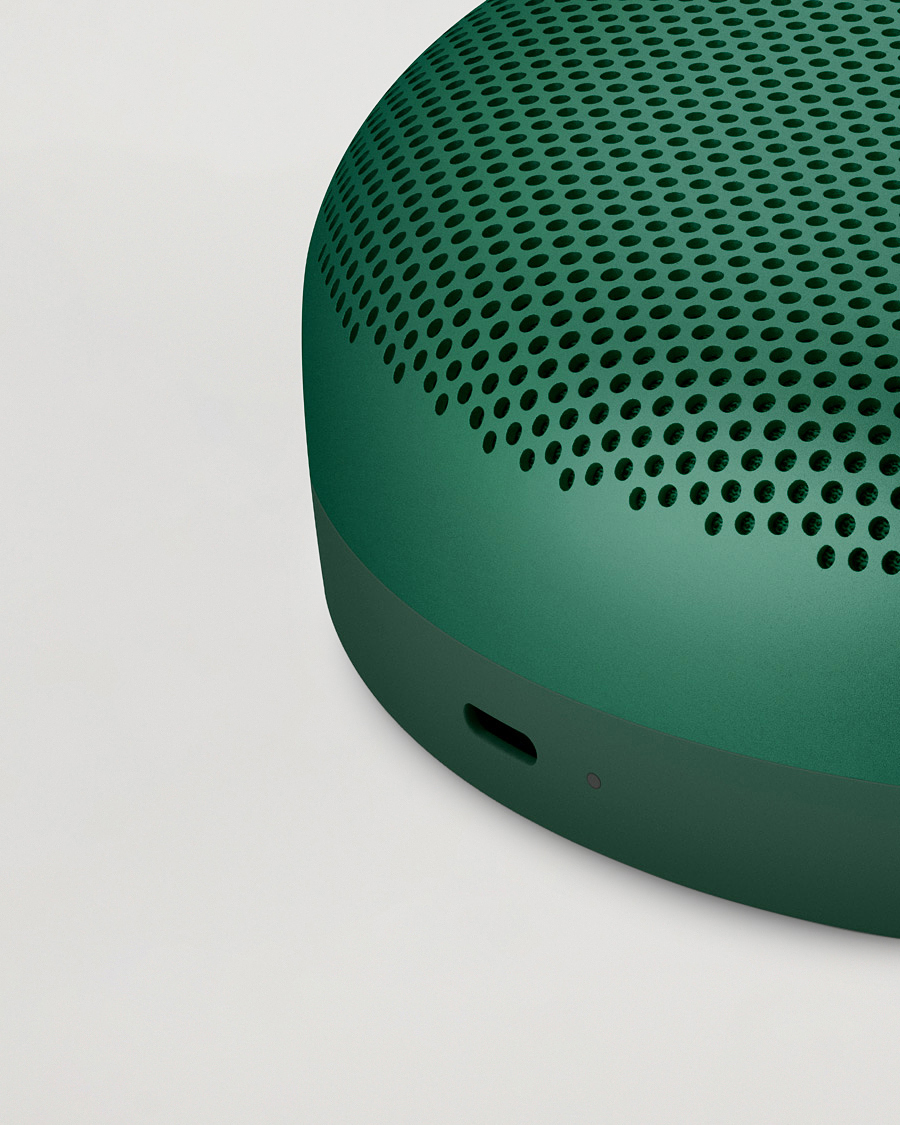 Mies | Kotiin | Bang & Olufsen | Beosound A1 2nd Gen Waterproof Speaker Green