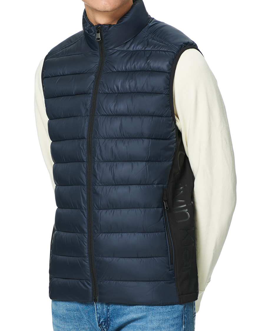 Mies | Takit | Calvin Klein | Recycled Side Logo Down Vest Navy