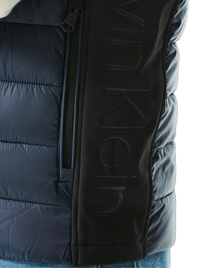 Mies | Takit | Calvin Klein | Recycled Side Logo Down Vest Navy