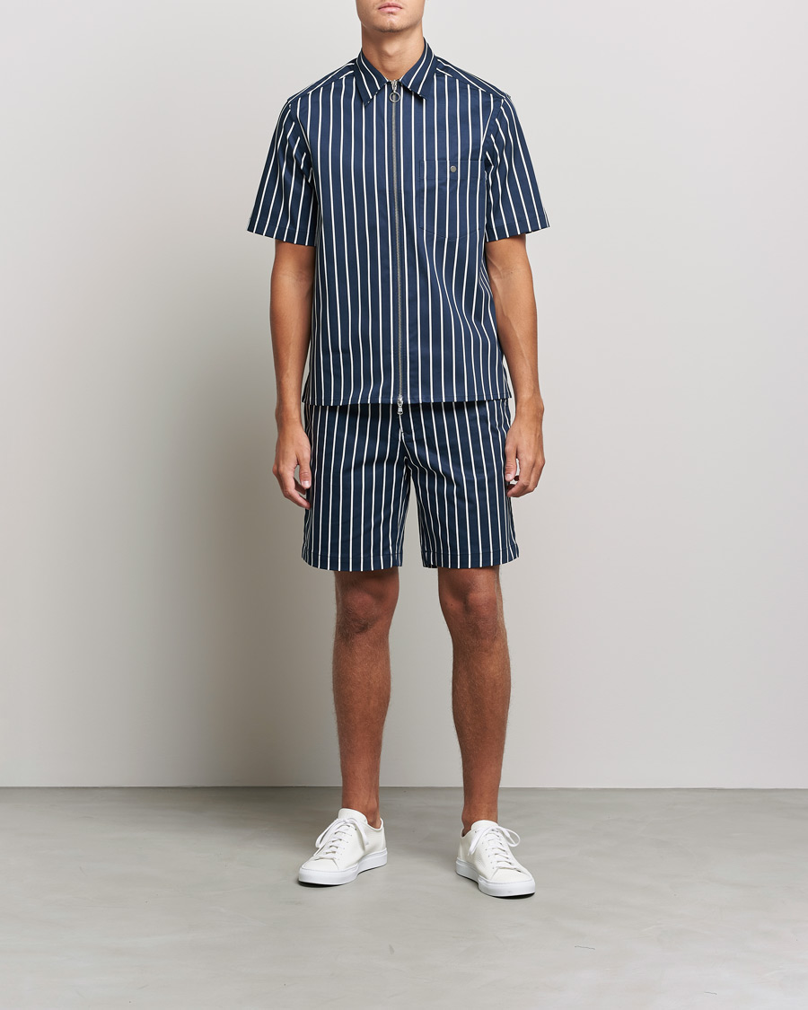 Mies | Shortsit | J.Lindeberg | Earl Stripe Resort Shorts Navy