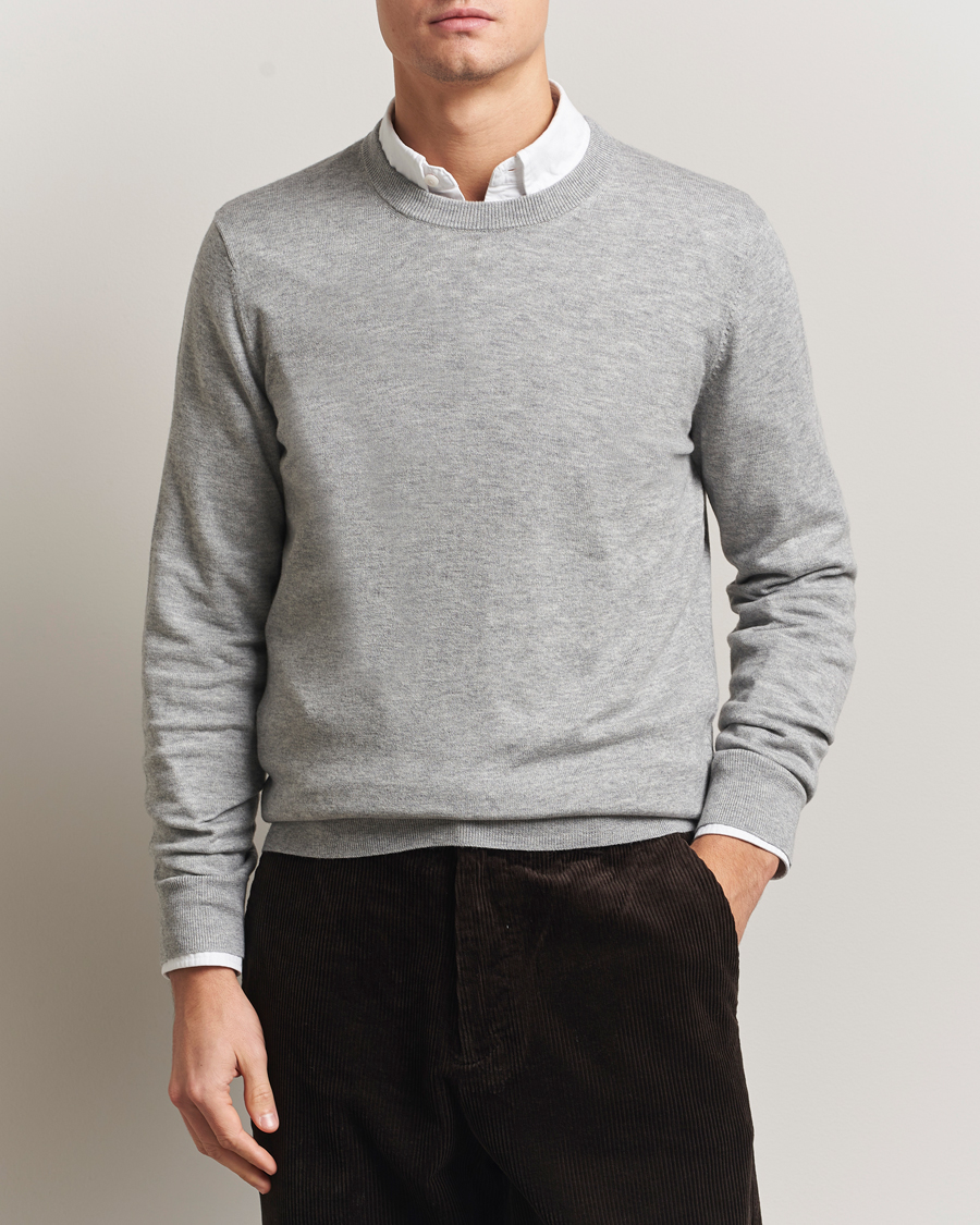 Mies | Puserot | Filippa K | Cotton Merino Basic Sweater Light Grey Melange