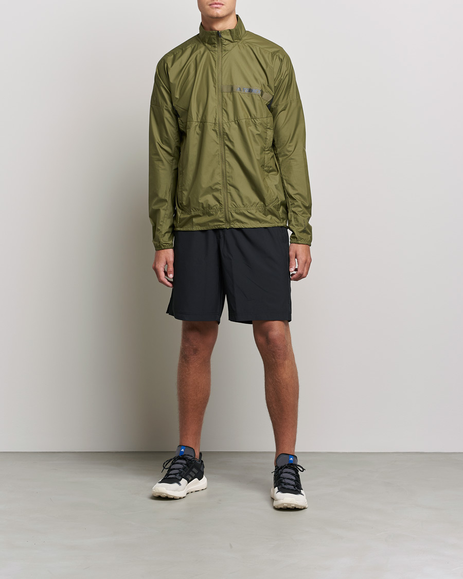 Mies | Takit | adidas Performance | MT Wind Jacket Olive