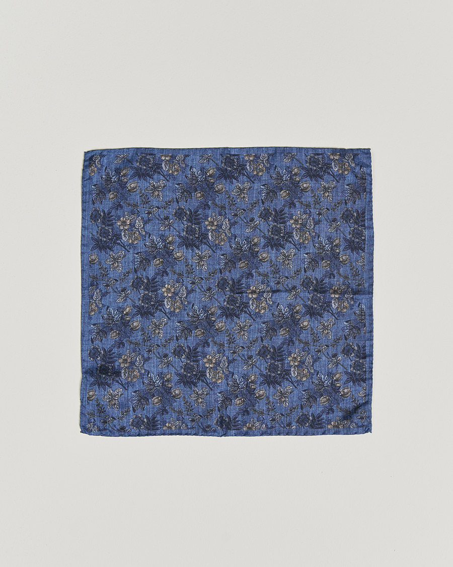 Miehet |  | Amanda Christensen | Silk Twill Printed Flower Pocket Square Navy