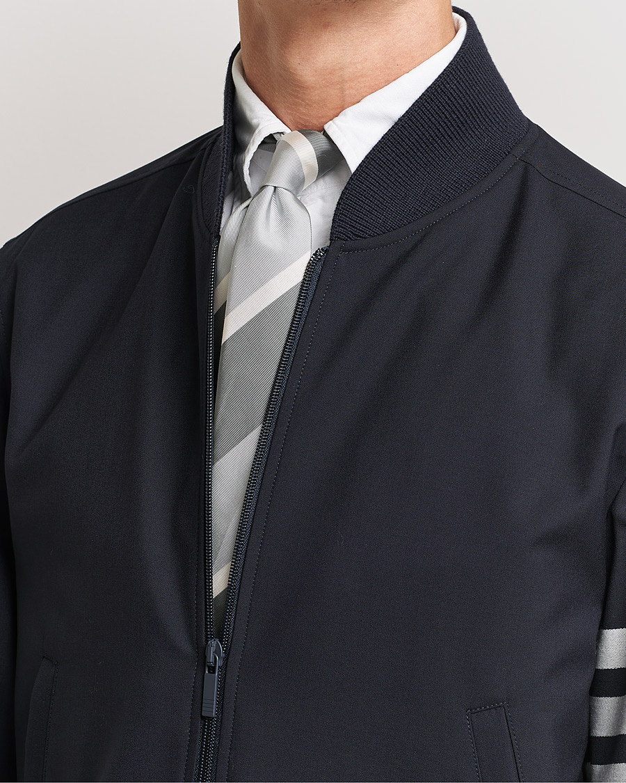 Mies |  | Thom Browne | Wide Rep Stripe Tie Medium Grey