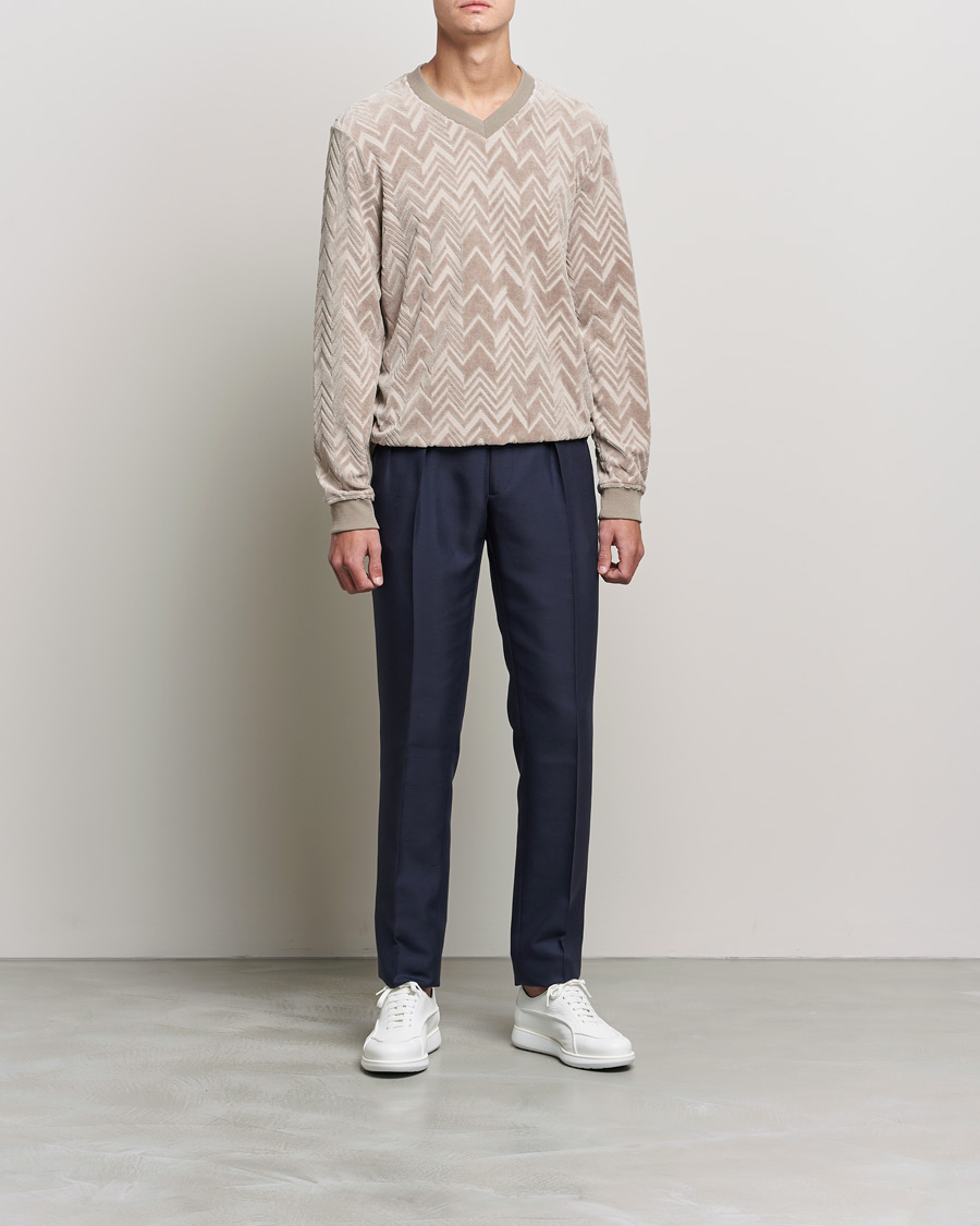 Mies | Puserot | Giorgio Armani | Velvet Jersey Chevron Sweater Beige