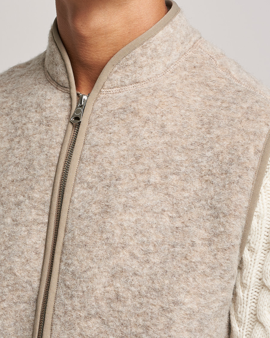 Mies | Puserot | J.Lindeberg | Duncan Wool Fleece Vest Tiger Brown