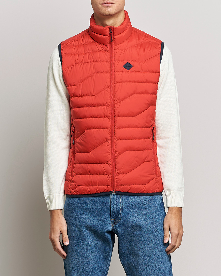 Mies | Takit | J.Lindeberg | Cliff Light Down Vest Barbados Cherry