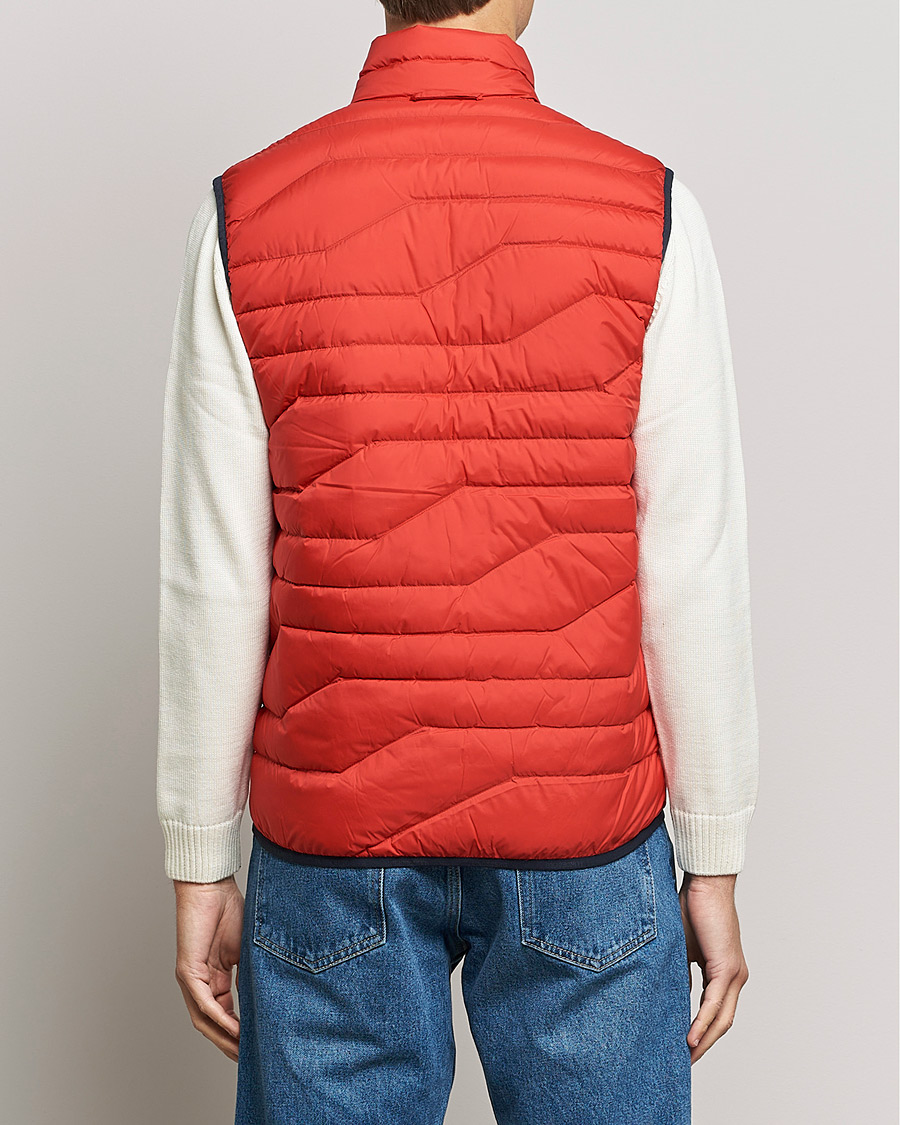Mies | Takit | J.Lindeberg | Cliff Light Down Vest Barbados Cherry