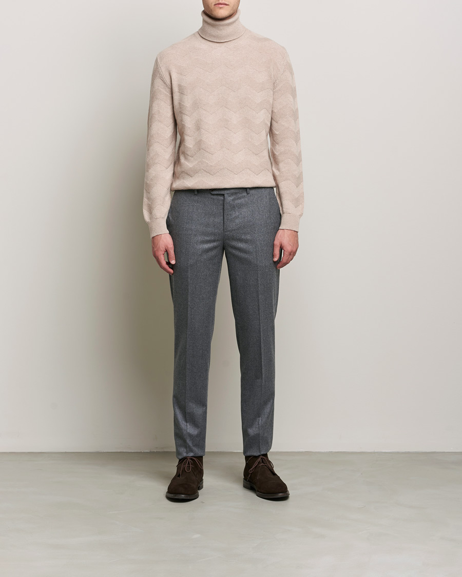 Mies | Puserot | Kiton | Cashmere Zig Zag Turtleneck Beige